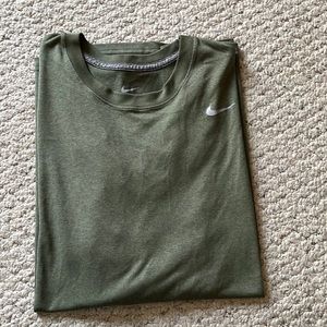 Men’s Nike Dri-Fit.  Excellent condition.  Looks unworn but I can’t be sure.